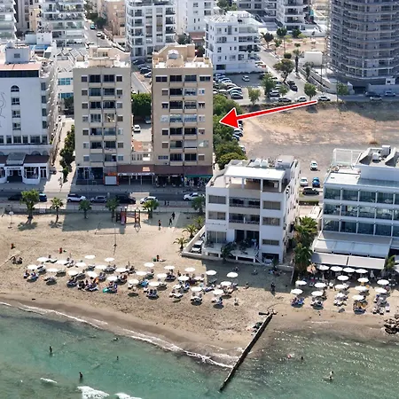 Luxury At Mackenzie With Private Parking And Balcony Larnaca