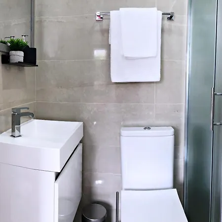 Luxury At Mackenzie With Private Parking And Balcony דירה