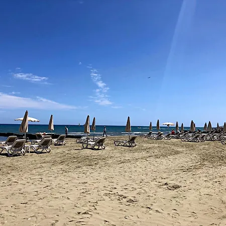 Daire Luxury At Mackenzie With Private Parking And Balcony Larnaca