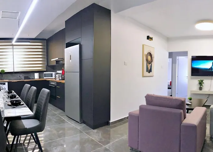 Luxury At Mackenzie With Private Parking And Balcony Larnaca